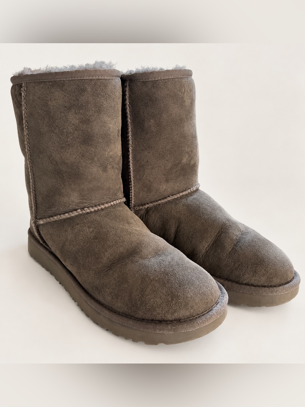 UGG Classic Short II Grey Suede Sheepskin Boots Women’s Size 9 1016223
